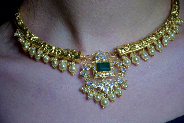 Hasli Necklace with Pearl & Emerald