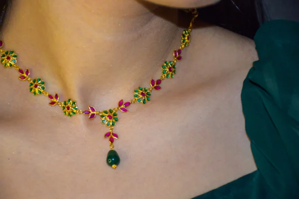 Green & Red AD With Quartz Drop Necklace Set